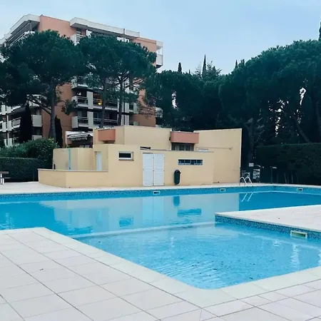 70m Near Jardin Bonaparte Saint-Raphaël