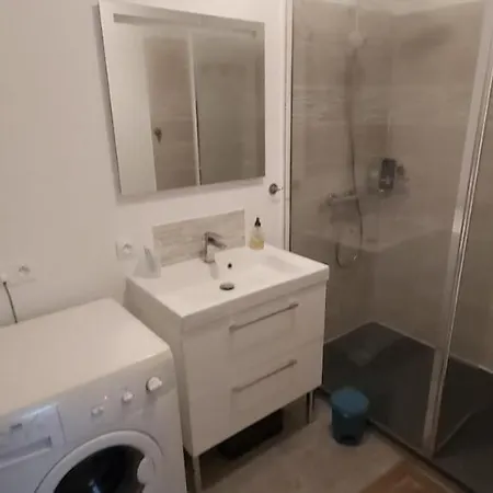 70m Near Jardin Bonaparte Apartment Saint-Raphaël